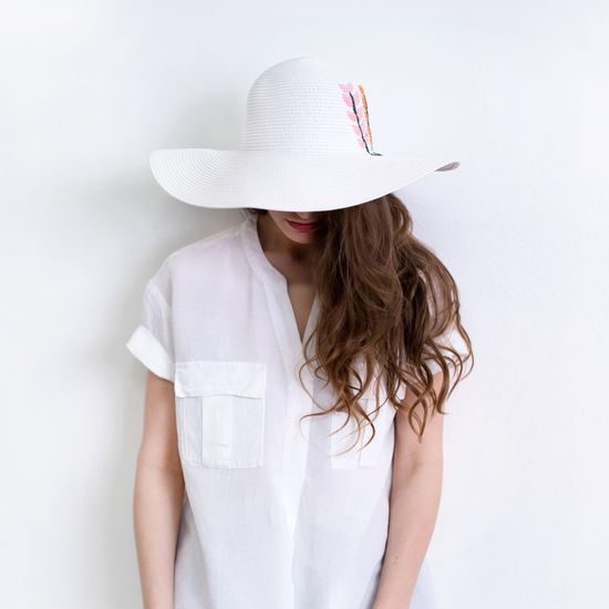 Letní klobouk se zdobeným lemem - béžová