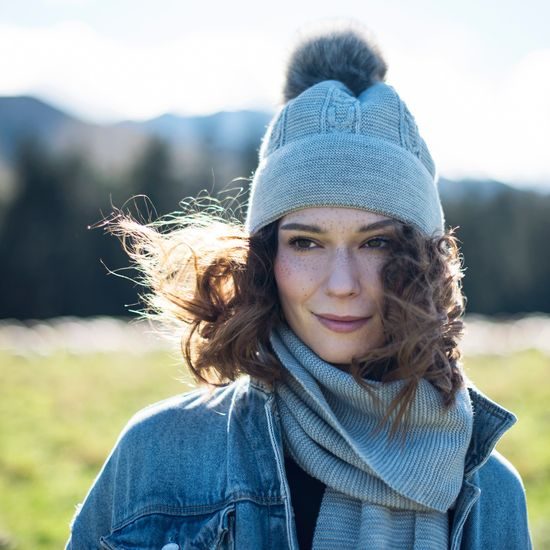 Velmi teplá Zimní čepice s bambulí zelená