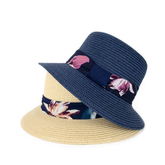 Klobouk se zdobeným lemem