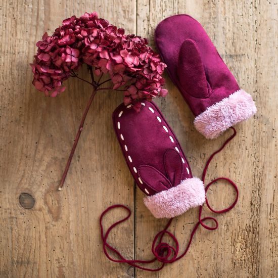 Červené palčáky s ouškama