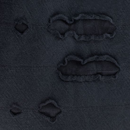 Černá čepice s bambulkou