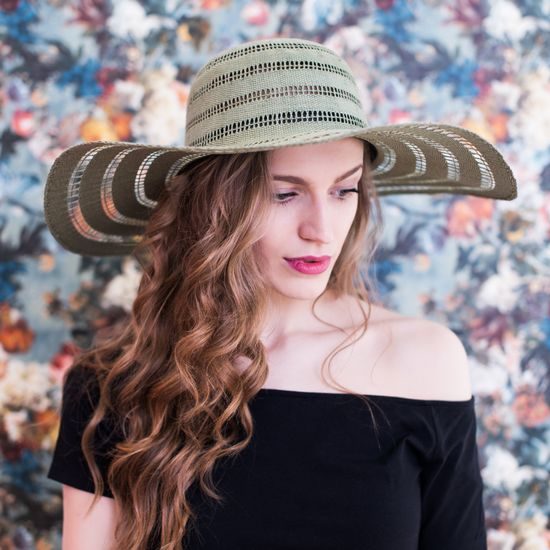 Široký prodyšný klobouk