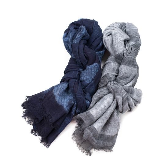 Květovaný šedý šátek