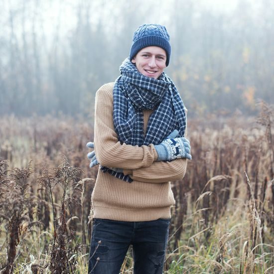 Šedé rukavice se soby