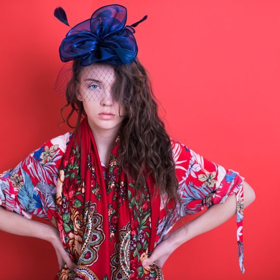 Elegantní fascinátor - tmavomodrá