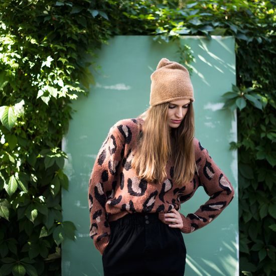 Příjemná hladká čepice olivová