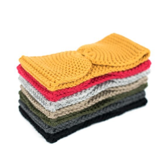 Měkká slušivá čelenka červená