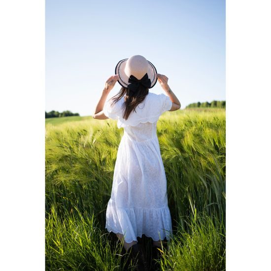 Klobouk se zdobeným lemem