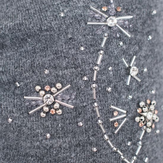 Čepice s korálky šedá