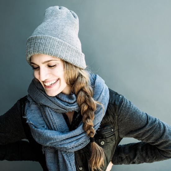 Šedá podzimní čepice