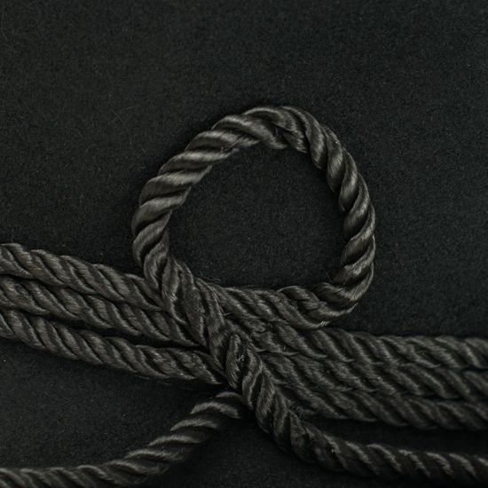 Krásně vytvarovaný klobouk černý