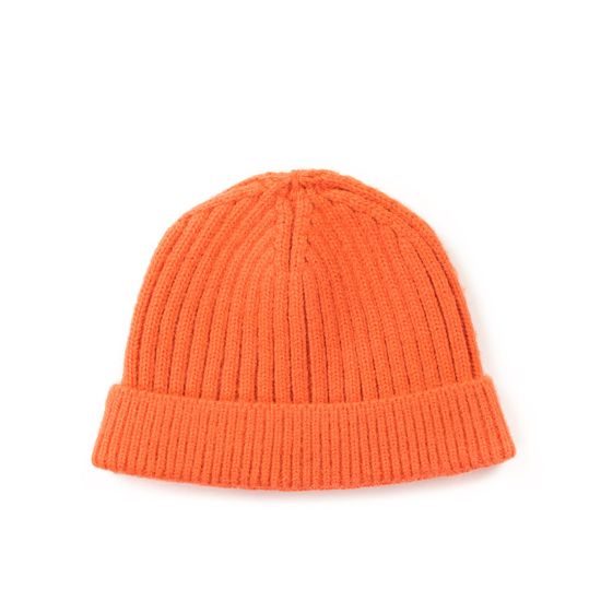 Žlutá čepice s pruhy