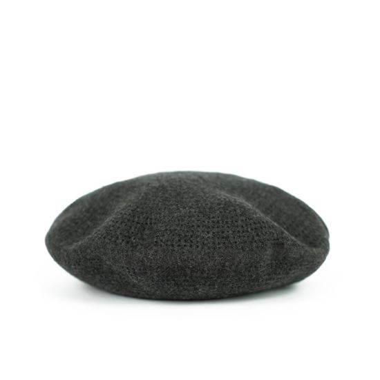 Baret s aplikací tmavě šedý
