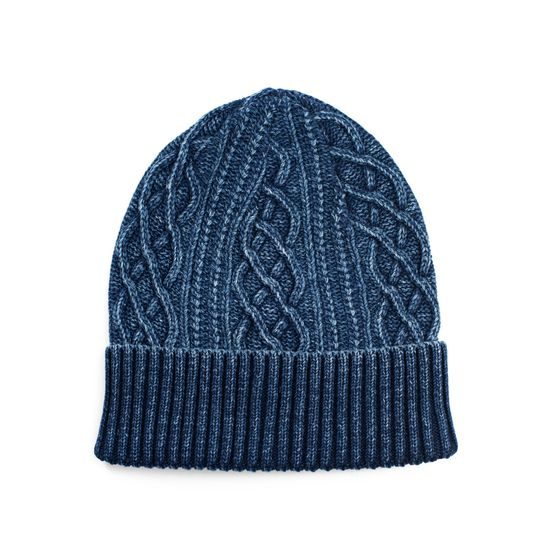 Černá pletená čepice