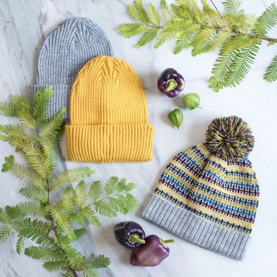 Šedá vzorovaná čepice