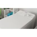 INDESIT BTW L60400EE/N - VRECHEM PLNĚNÁ PRAČKA