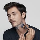 BT 3242 GREY ZASTŘIHOVAČ VOUSŮ BRAUN