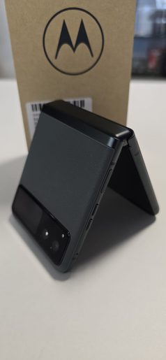 MOTOROLA RAZR 40 8GB/256GB SAGE GREEN (ROZBALENO, TOP STAV, ZÁRUKA, KRABIČKA)