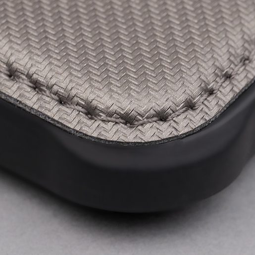 CU-BE CARBON POUZDRO IPHONE 15 6,1" SILVER