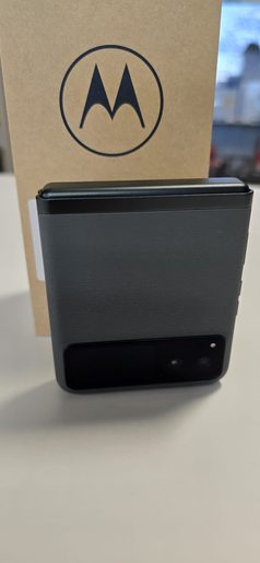 MOTOROLA RAZR 40 8GB/256GB SAGE GREEN (ROZBALENO, TOP STAV, ZÁRUKA, KRABIČKA)