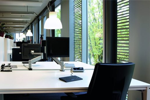 VOGEL´S STOLNÍ STOJAN PFD 8541, 6,6 KG, 3 KLOUBY