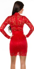 Červené čipkované šaty