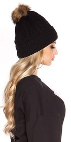 Černá pletená čepice