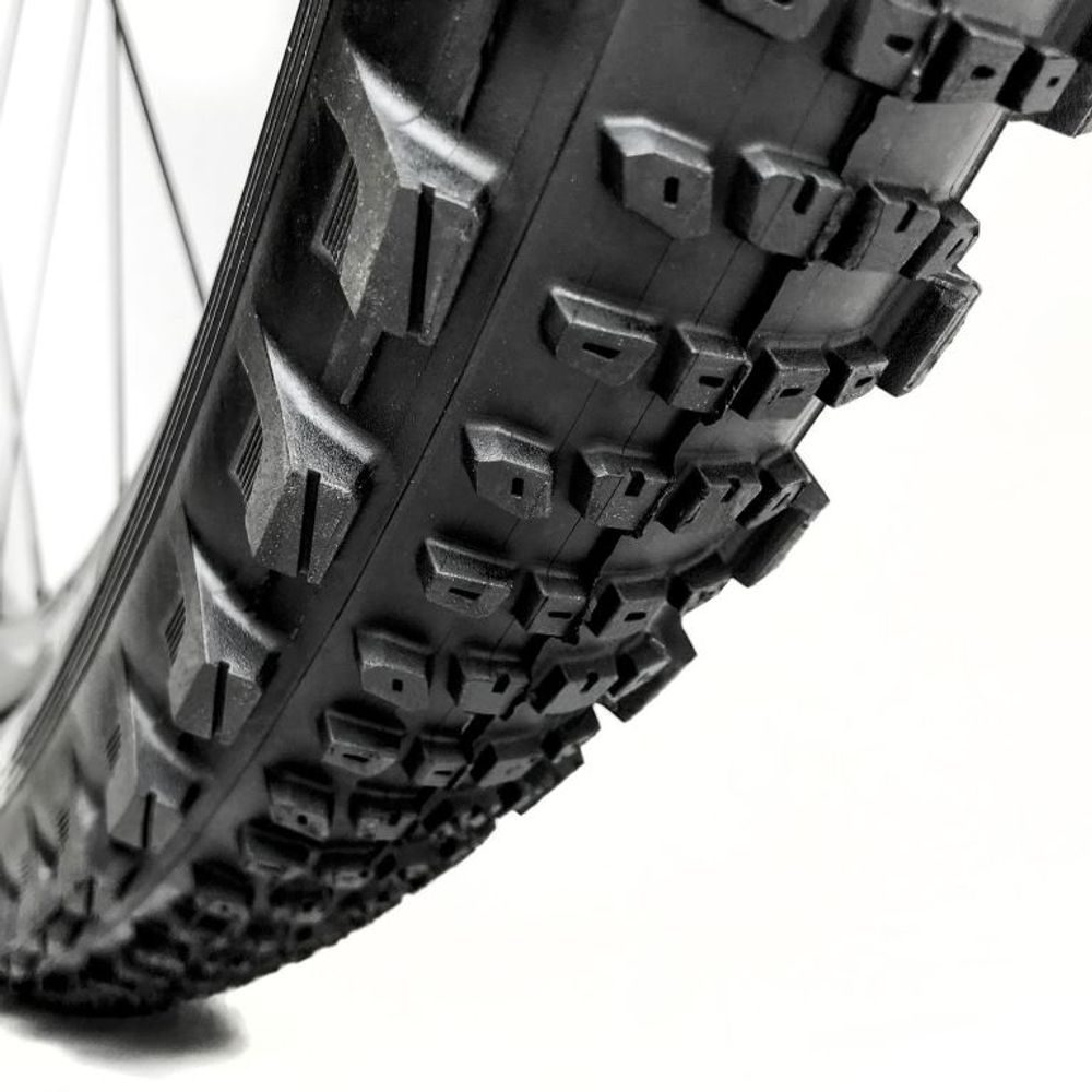 LG1 Plus Semi-Slick Tire | Enduro | 27.5" | 2.35 | 72tpi | Single Ply Apex |