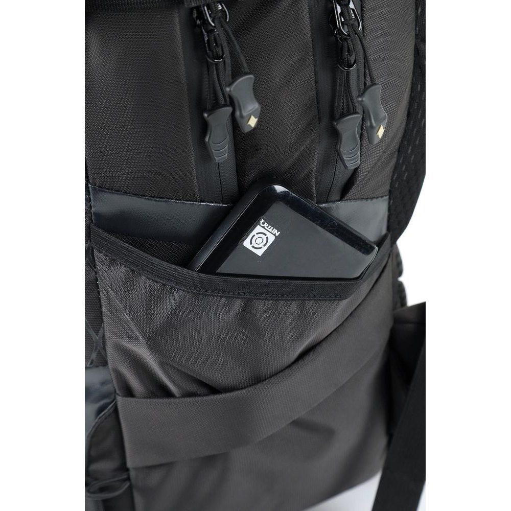 NITRO SLASH PRO ブラックバックパック　25L 878044-113_Slash-25-