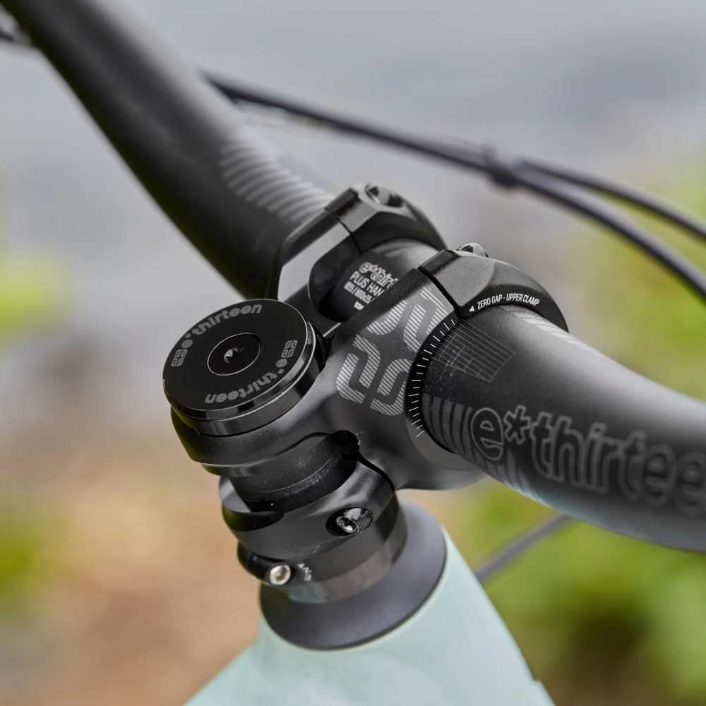 Stem Top Cap | Incl. Bolt & Headset Spacers | Black