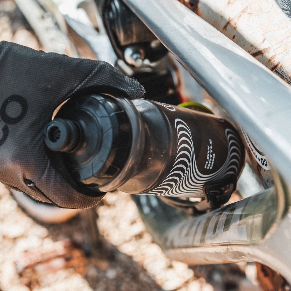 FLOW BOTTLE 600 SMOKE GREY