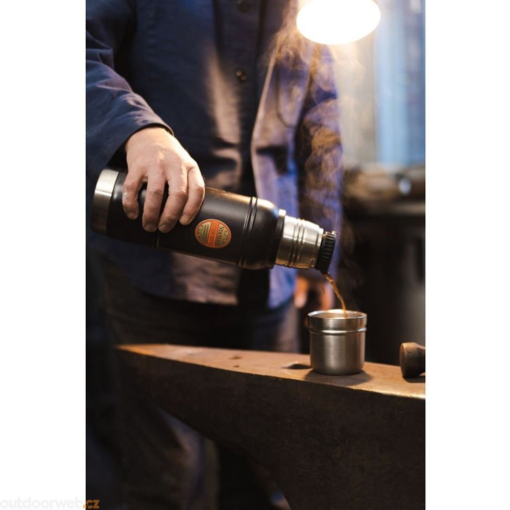  MILESTONE 1920 1l BLACK PATINA - Thermos - STANLEY - 105.07  € - outdoorové oblečení a vybavení shop