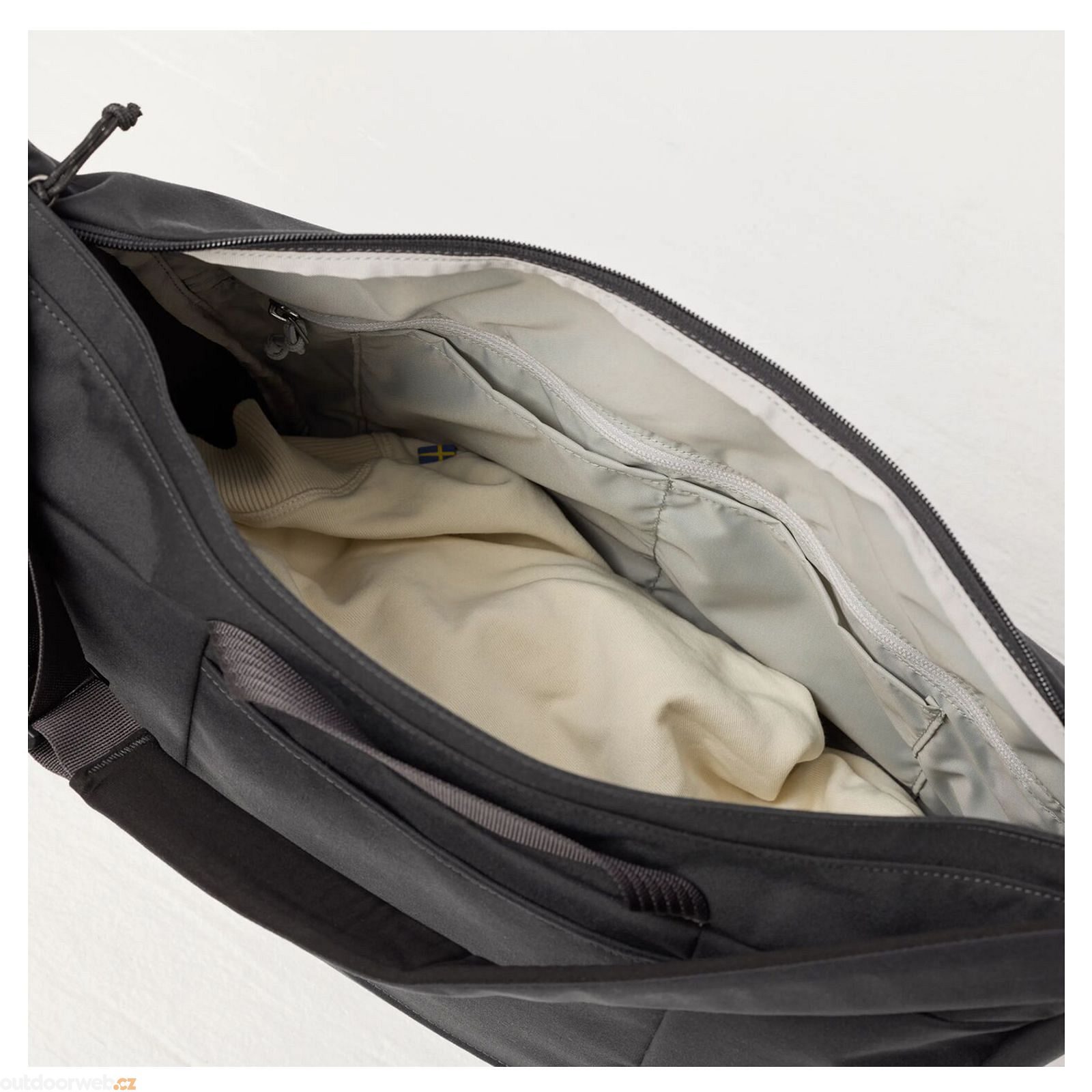 Färden Crossbody 18l Coal Black - Shoulder bag - FJÄLLRÄVEN - 136,75 €