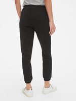 715905-10 Tepláky GAP logo arch fleece joggers Černá