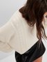 449457-01 Pletený svetr s copánkovým vzorem Béžová
