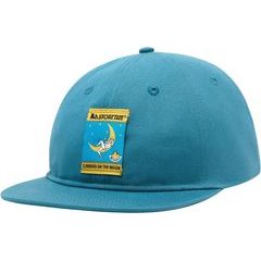 LA SPORTIVA Climbing on the Moon Hat Lake