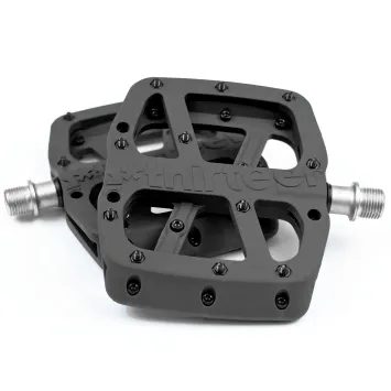 E*THIRTEEN Base Flat Pedal | Composite Body | 22 Pins | Black