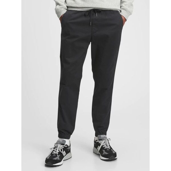 737898-04 Kalhoty essential joggers Černá
