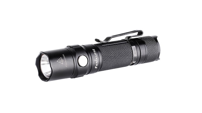 FENIX LD12 (320 lumenů)