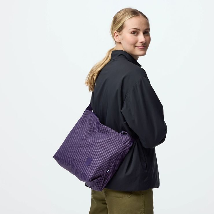 FJÄLLRÄVEN High Coast Pro Shoulder Bag 12 Dark Violet