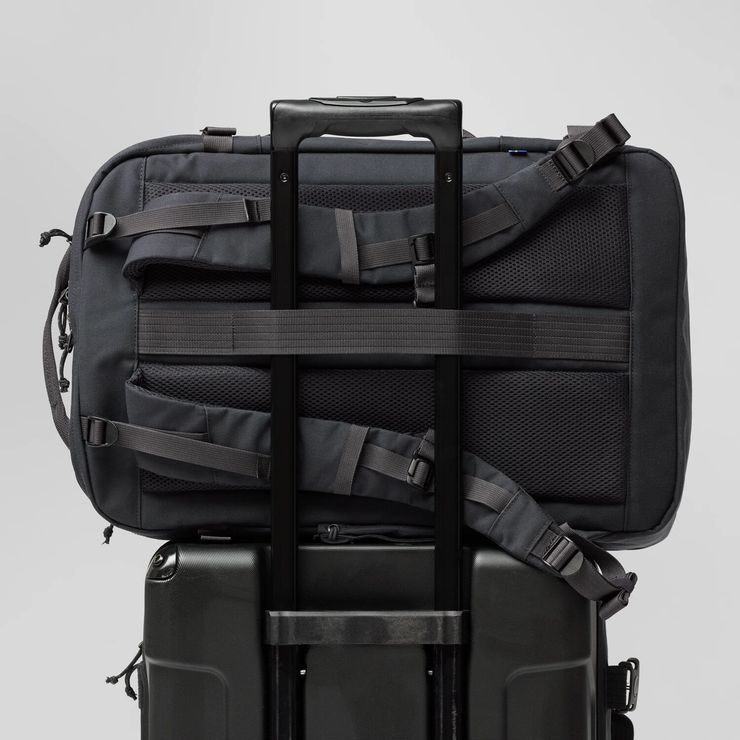FJÄLLRÄVEN Färden Carry-On Pack Coal Black