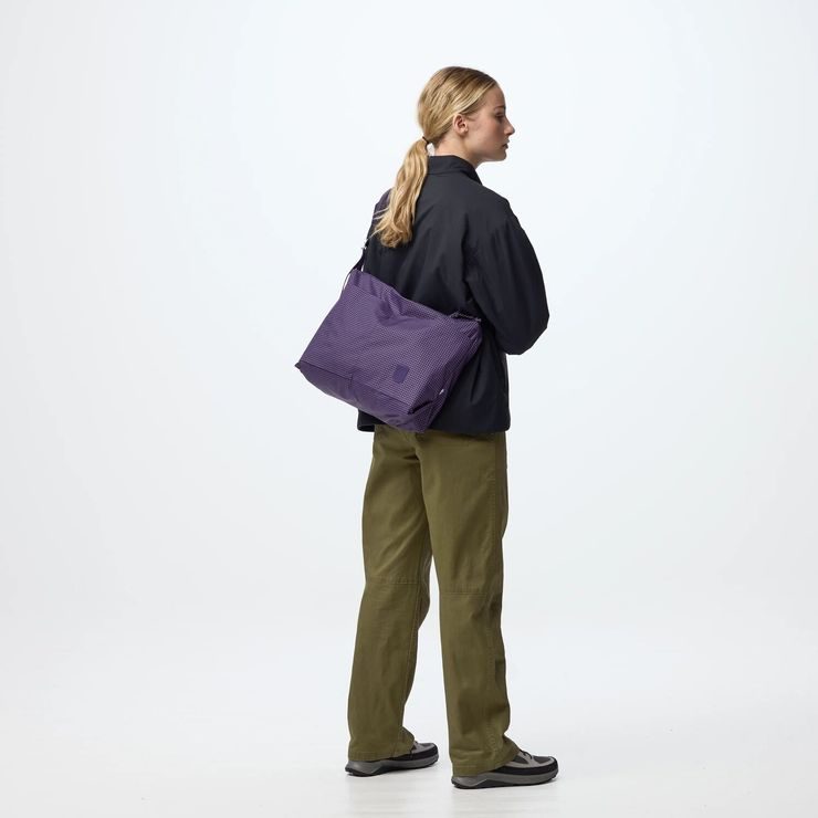 FJÄLLRÄVEN High Coast Pro Shoulder Bag 12 Dark Violet