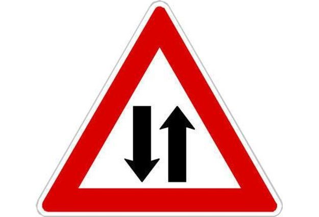 Výstražné dopravní značky - Provoz v obou směrech