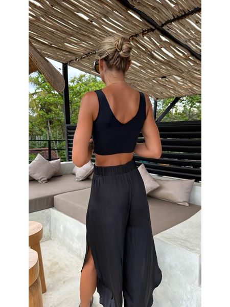 Black Smooth BeChick ❤ Sports Bra