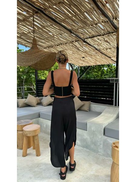 Black Wire BeChick Crop Top ❤