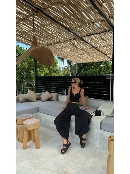 Black Wire BeChick Crop Top ❤