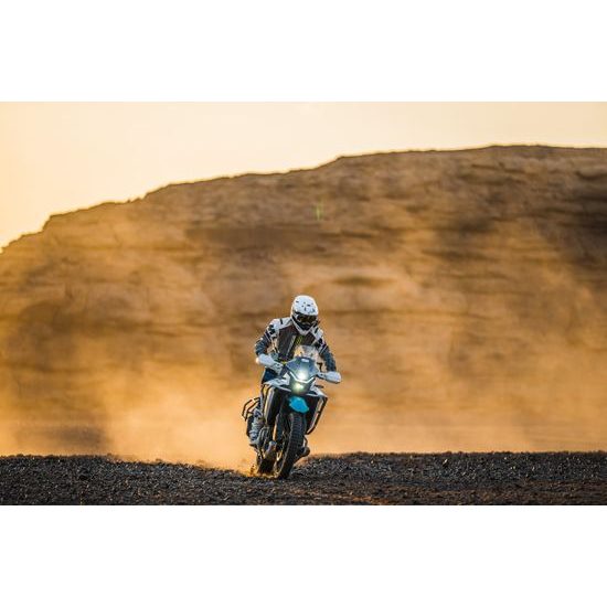 CFMOTO 450MT-R - Zephyr Blue (modrá/bílá) model 2025 + DÁREK 2 kusy IHNED K ODBĚRU ! Všechno příslušenství ihned skladem a můžeme Vám ho ihned namontovat .