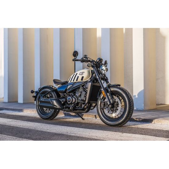 CFMOTO 450CL-C Bobber - Nebula Black - Černá / NOVINKA 2 kusy IHNED K ODBĚRU ! Všechno příslušenství ihned skladem a můžeme Vám ho ihned namontovat .