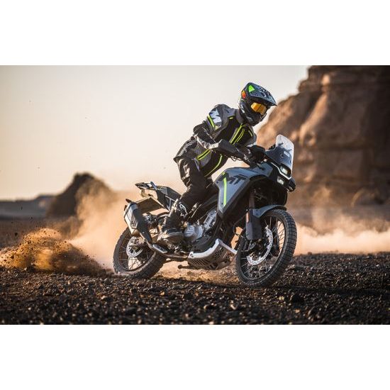 CFMOTO 450MT-R, Tundra Grey / Šedá model 2025 + DÁREK 2 kusy IHNED K ODBĚRU ! Všechno příslušenství ihned skladem a můžeme Vám ho ihned namontovat .