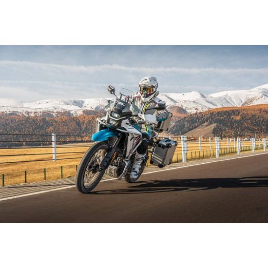 CFMOTO 450MT-R, Tundra Grey / Šedá model 2025 + DÁREK 2 kusy IHNED K ODBĚRU ! Všechno příslušenství ihned skladem a můžeme Vám ho ihned namontovat .